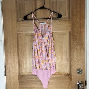 Ro&De women’s pink‎ Floral Pink Bodysuit size L